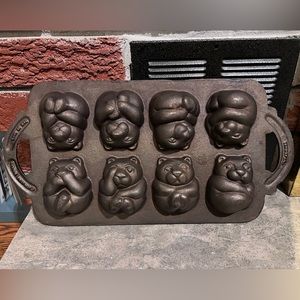 RARE Vintage Cast Iron Teddy Bear Muffin Pan